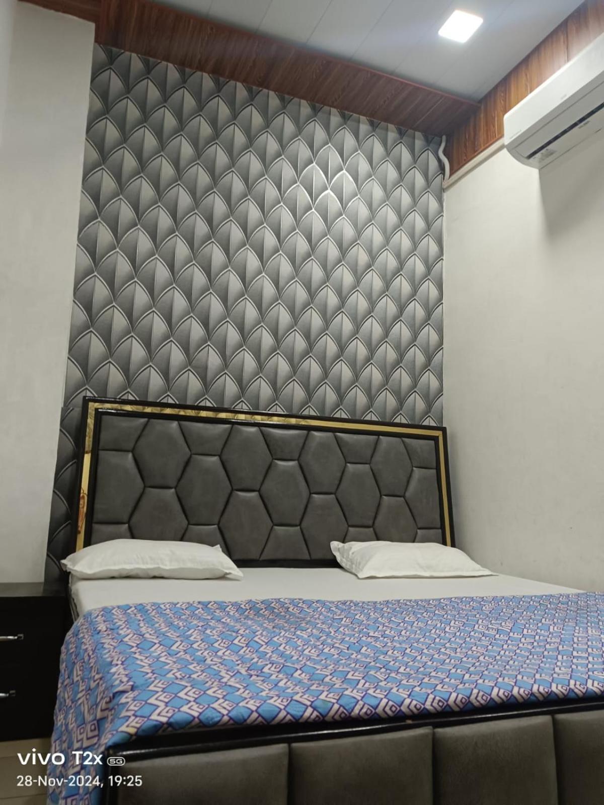 Hari Krishnam Residency Hotel Матура Екстериор снимка